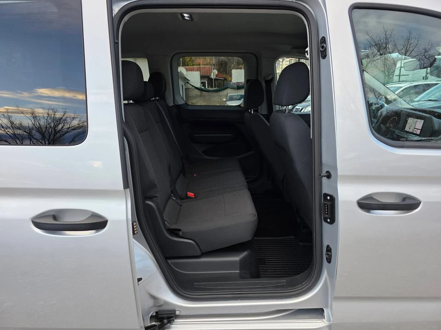 VW Caddy 2.0TDI 102K.C. / НАВИ / КЛИМАТРОНИК / ПЪТНИЧЕСКИ - изображение 8