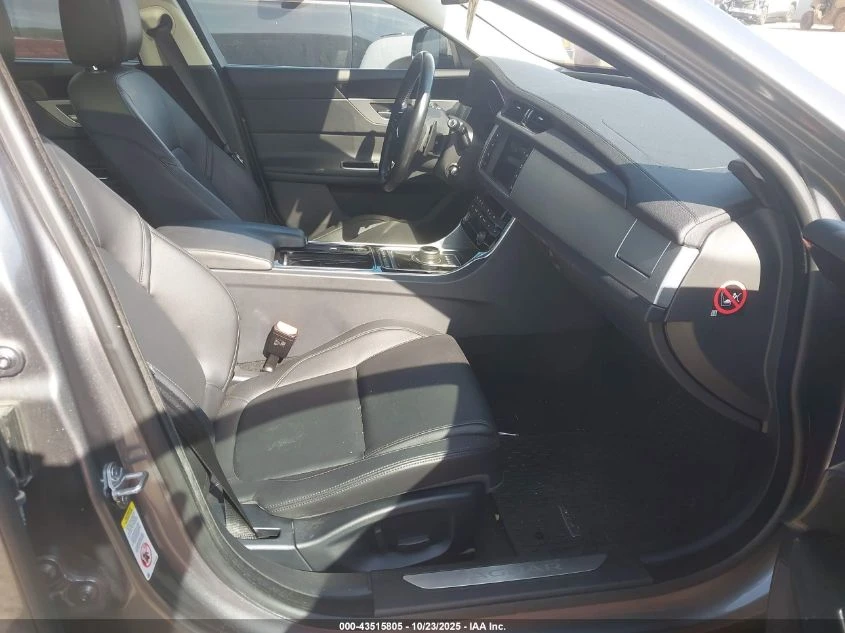 Jaguar Xf 25T Premium - изображение 7