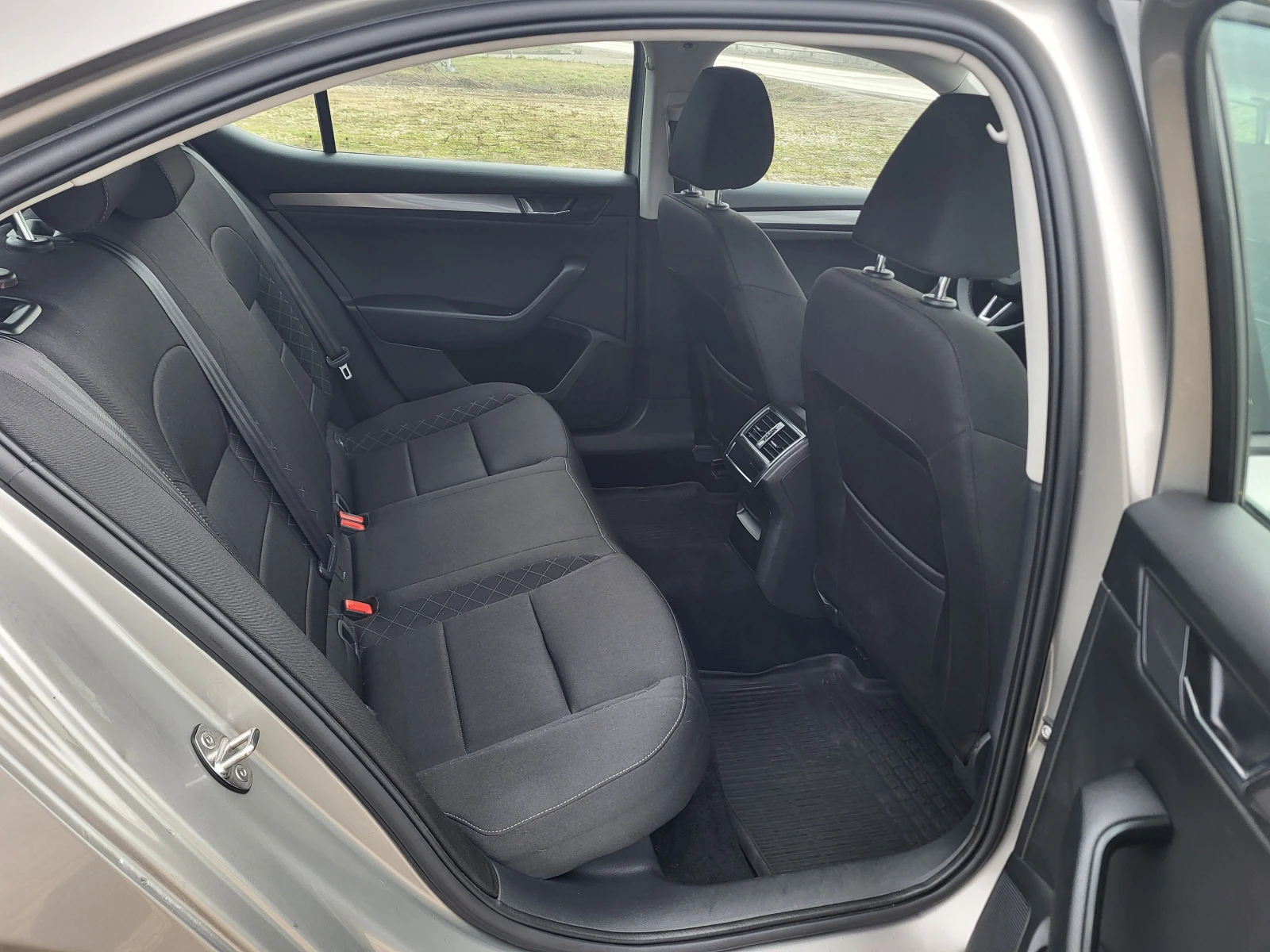Skoda Superb 1.6TDi | Mobile.bg � ����������� 12