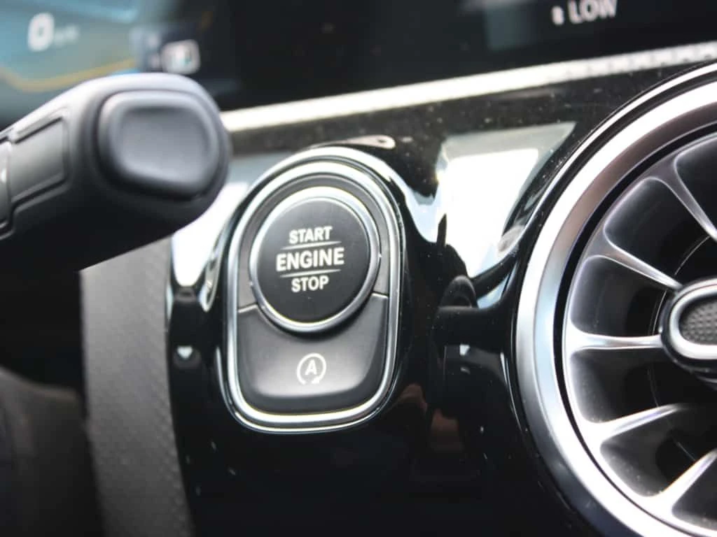 Mercedes-Benz A 35 AMG * Фиксирана цена до България * Без инциденти *, снимка 13 - Автомобили и джипове - 53796764