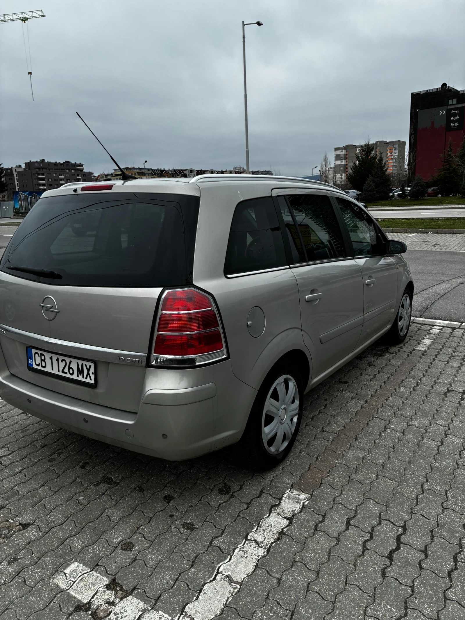 Opel Zafira  1.9 CDTi , снимка 8 - Автомобили и джипове - 54037070