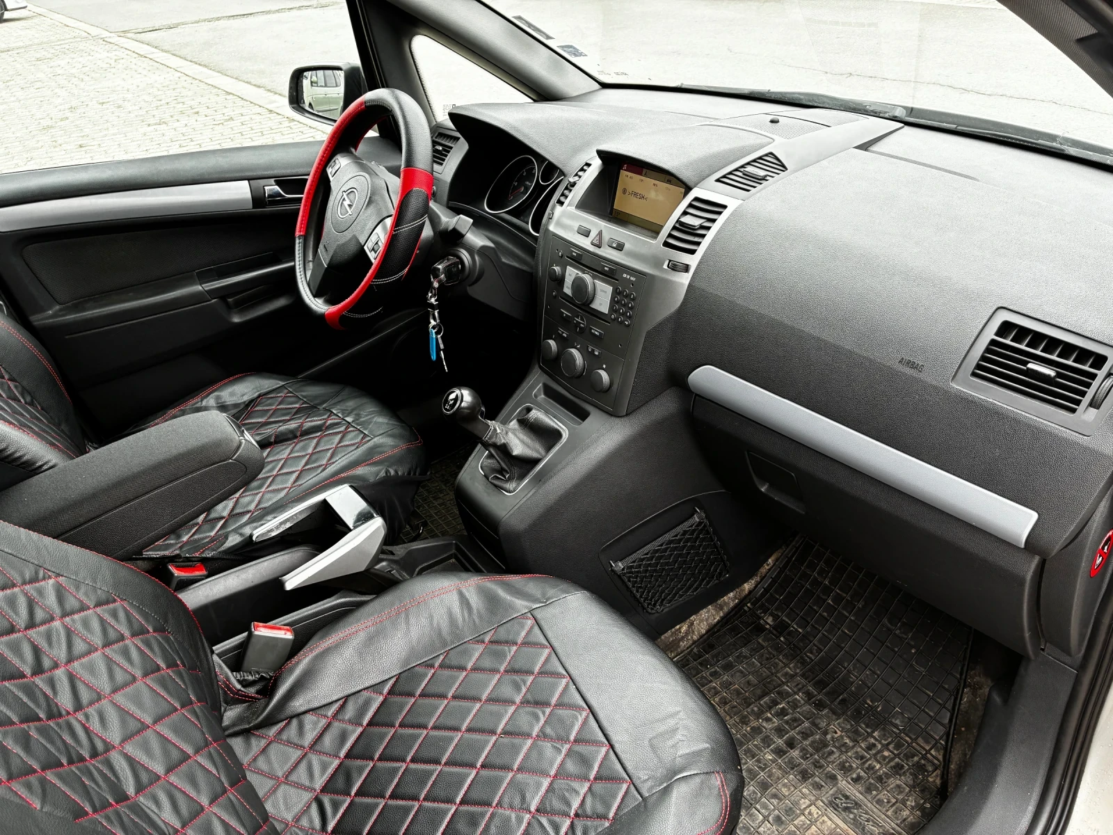 Opel Zafira  1.9 CDTi , снимка 17 - Автомобили и джипове - 54037070