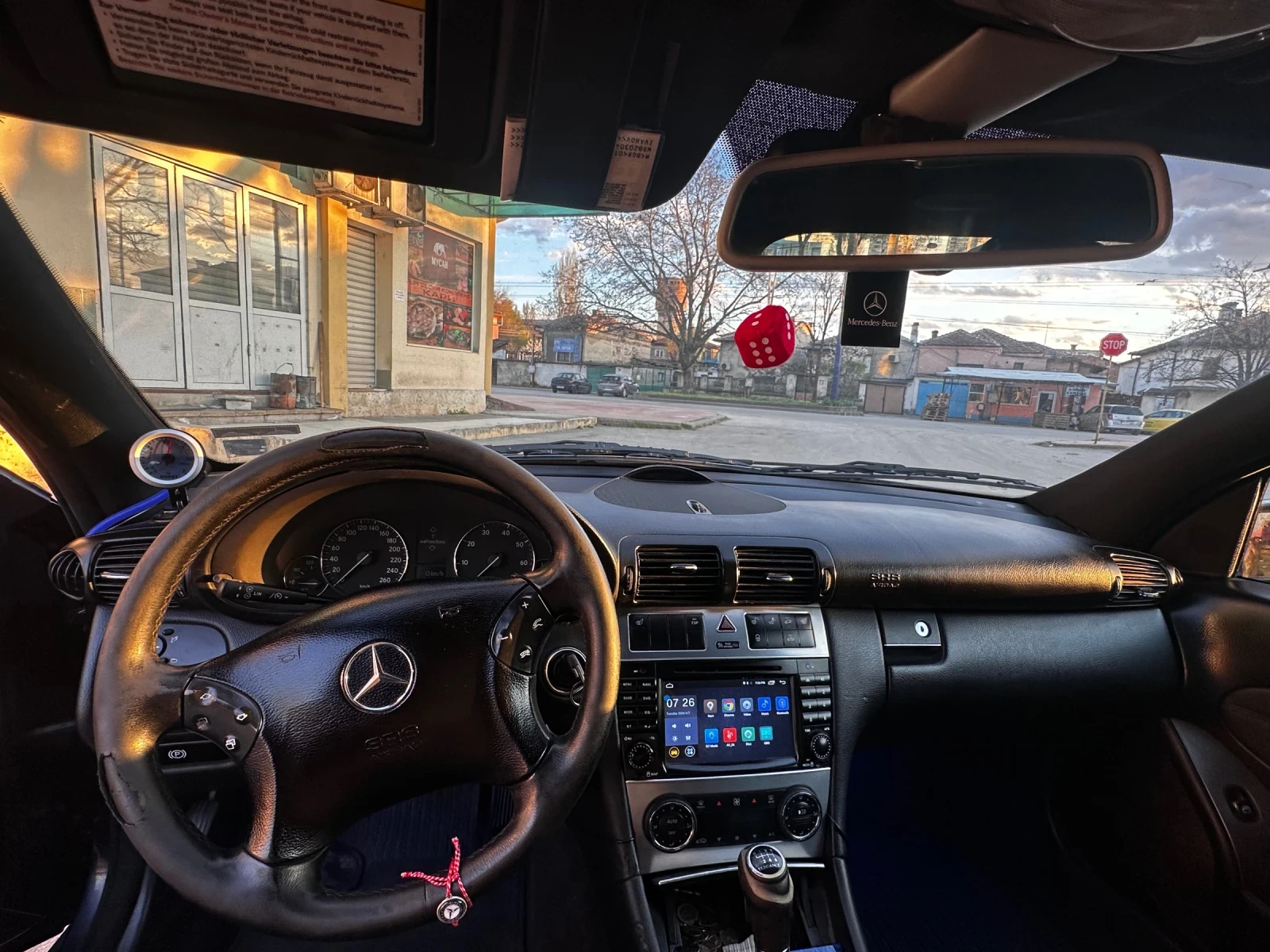 Mercedes-Benz C 200, снимка 2 - Автомобили и джипове - 54128995