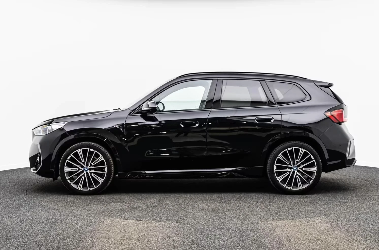 BMW iX1 30xDrive M-Sport 360* DISTR Ad.LED HUD Winter Pack | Mobile.bg � ����������� 5
