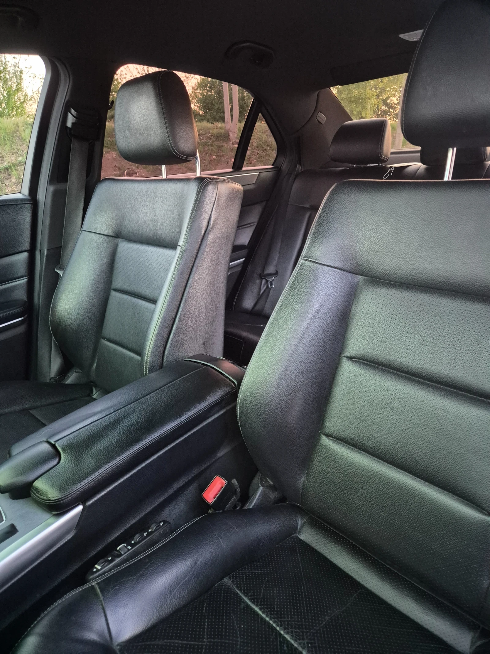 Mercedes-Benz E 220 AMG пакет Facelift , снимка 10 - Автомобили и джипове - 54402876