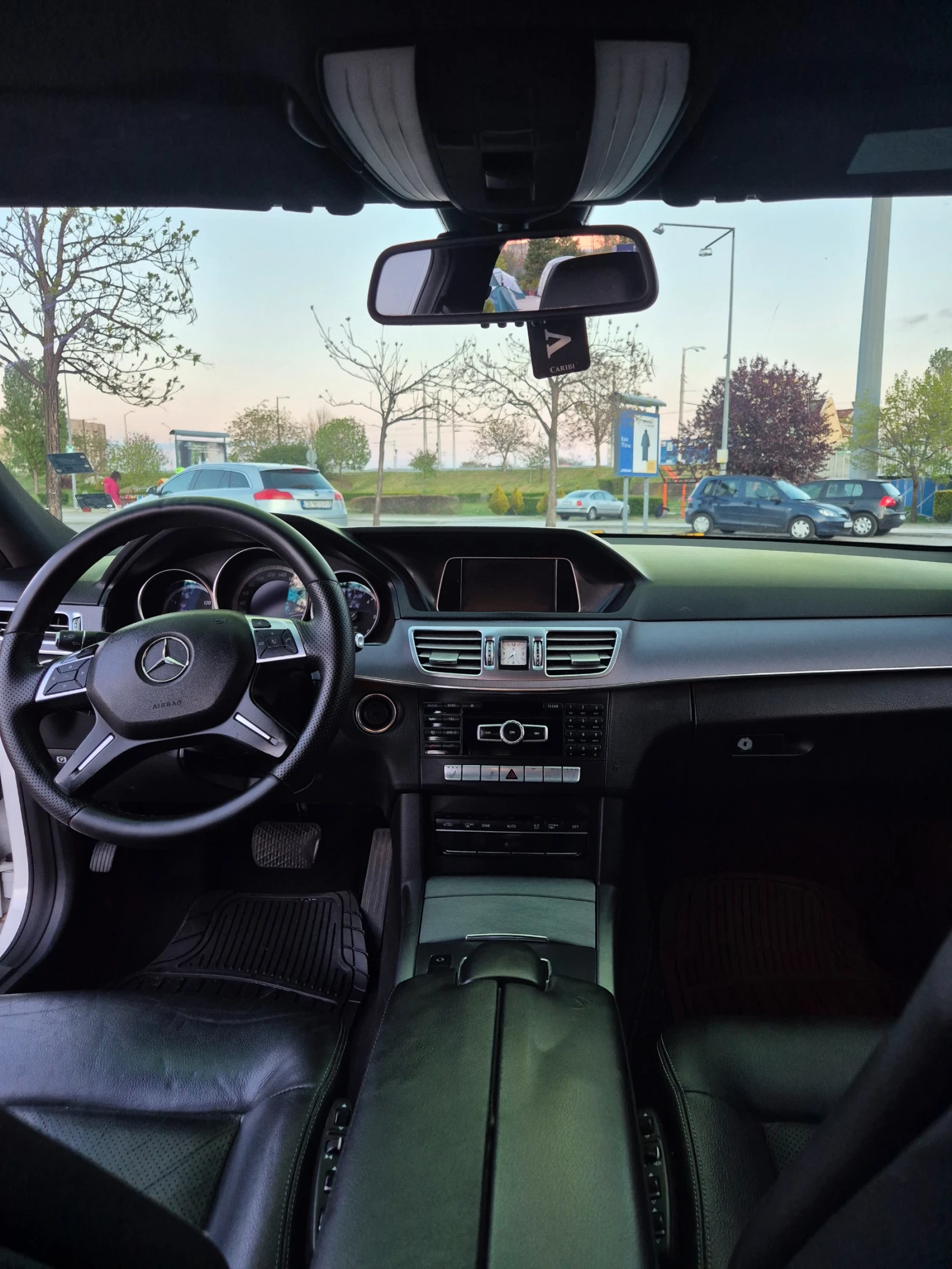 Mercedes-Benz E 220 AMG пакет Facelift , снимка 9 - Автомобили и джипове - 54402876