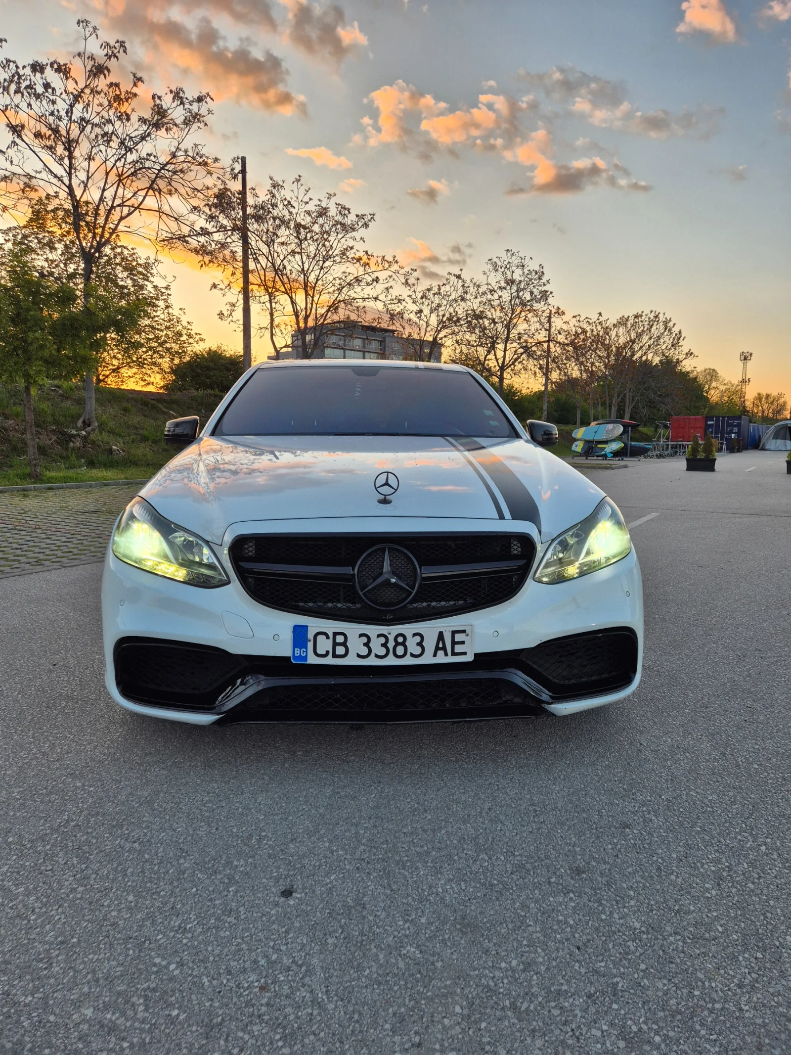 Mercedes-Benz E 220 AMG пакет Facelift , снимка 2 - Автомобили и джипове - 54402876