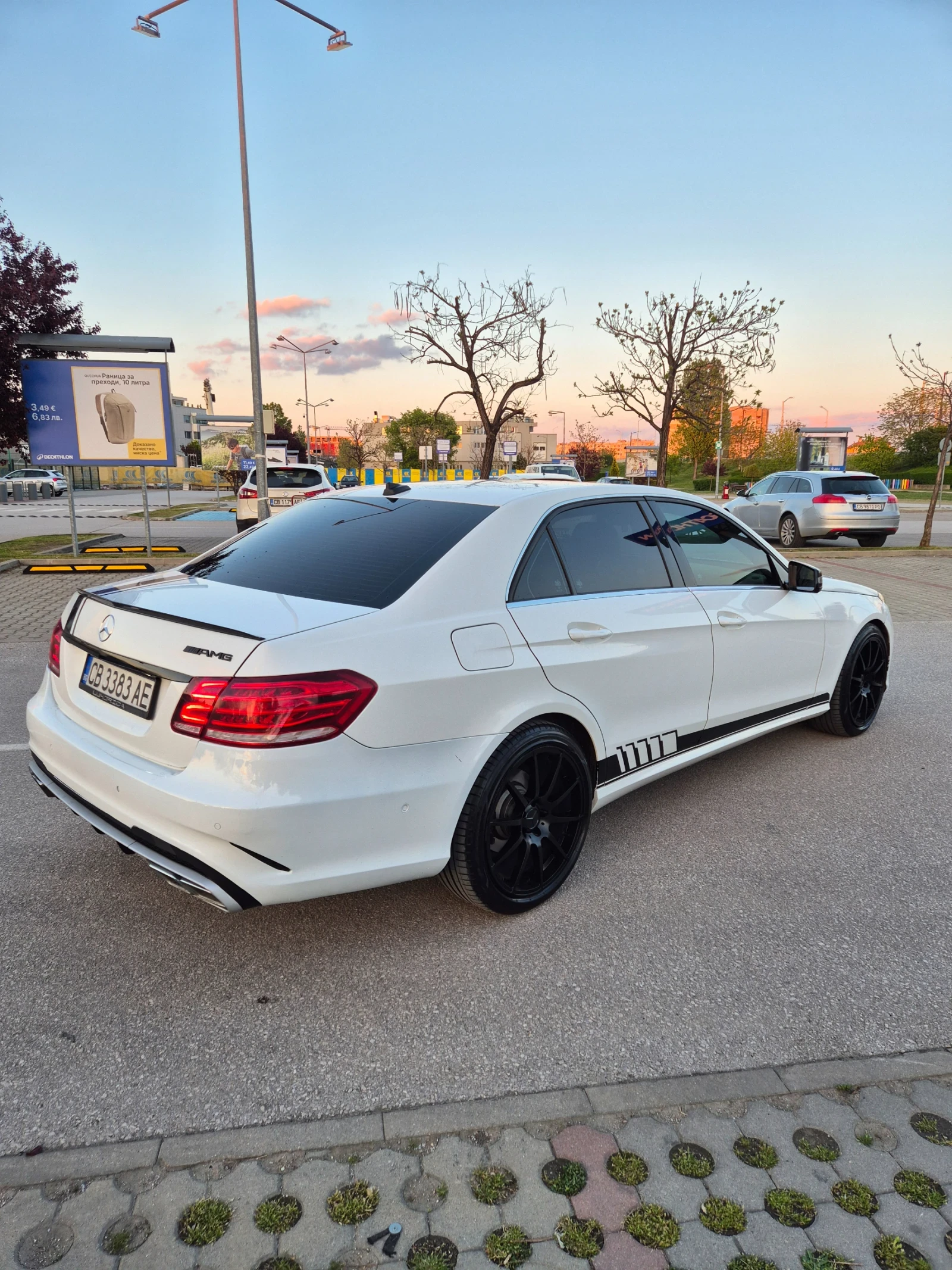 Mercedes-Benz E 220 AMG пакет Facelift , снимка 6 - Автомобили и джипове - 54402876