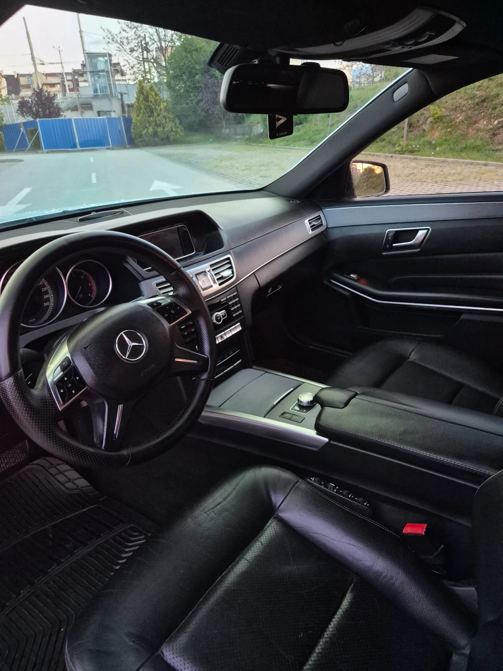 Mercedes-Benz E 220 AMG пакет Facelift , снимка 7 - Автомобили и джипове - 54402876