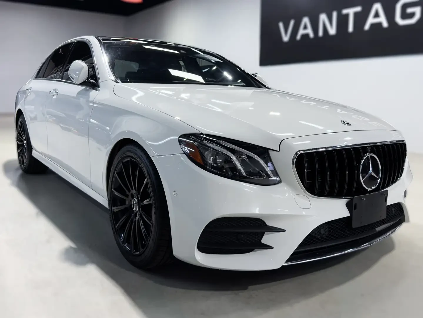 Mercedes-Benz E 300 AMG* 4M* Distronic* Burmester* FACE, снимка 3 - Автомобили и джипове - 55220310