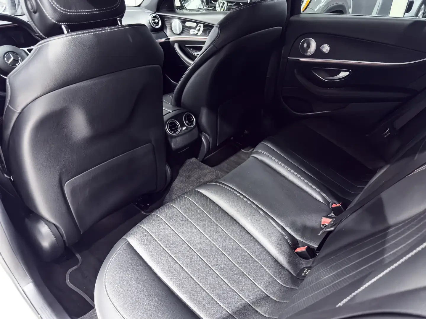 Mercedes-Benz E 300 AMG* 4M* Distronic* Burmester* FACE, снимка 9 - Автомобили и джипове - 55220310