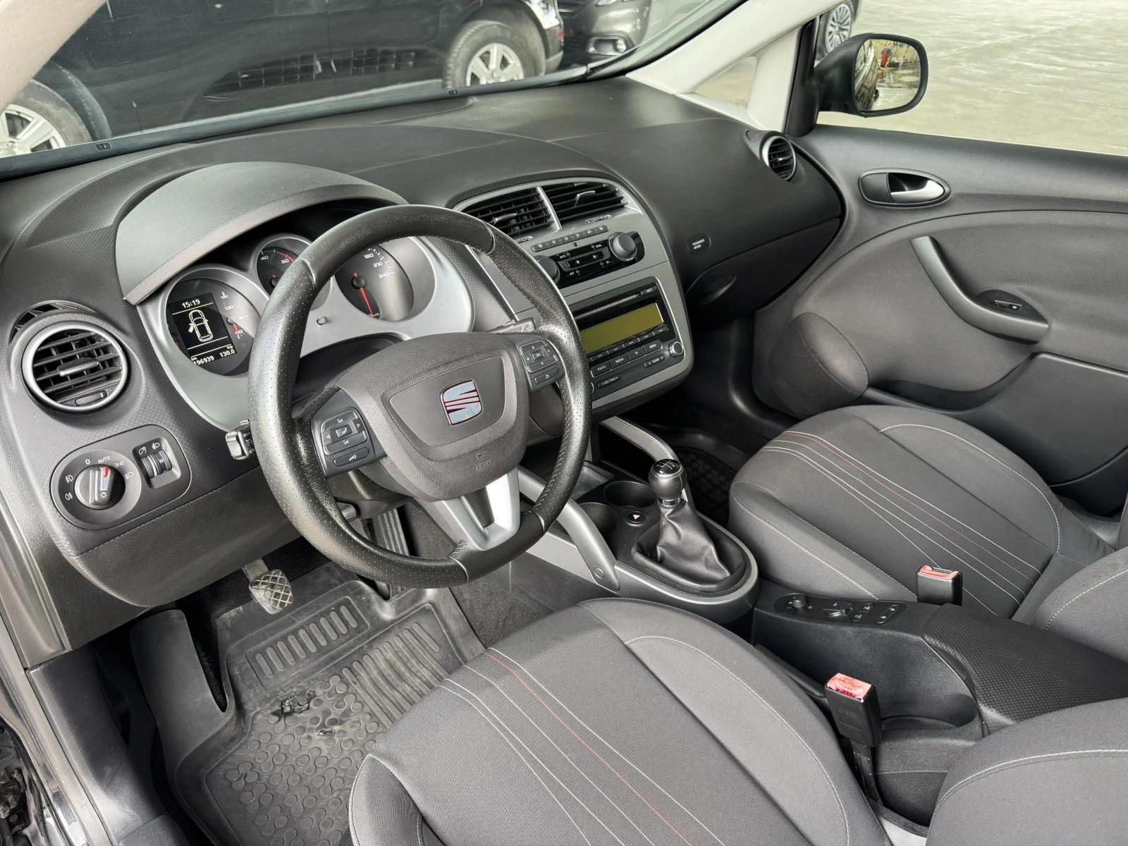 Seat Altea XL* TDI* 105ps* KЛИМАТРОНИК* АВТОПИЛОТ, снимка 10 - Автомобили и джипове - 55611157