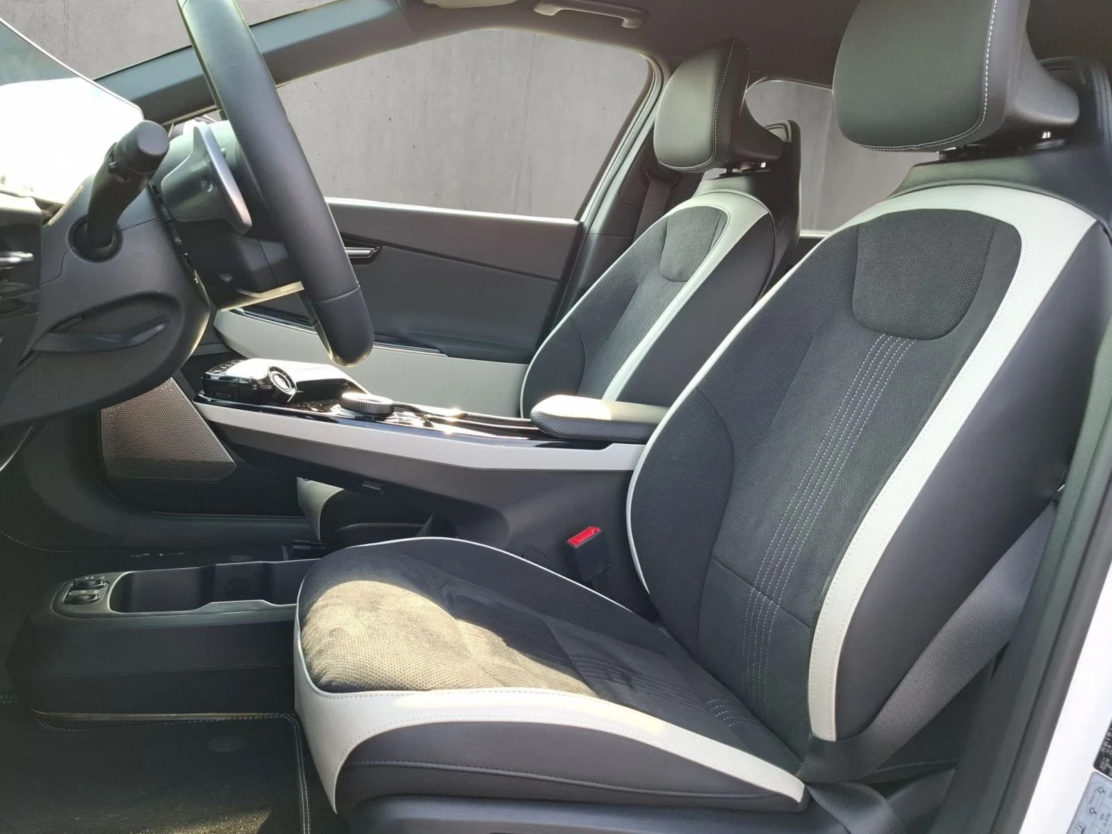 Kia EV6 GT-LINE/3205HP/AWD/CAM/CPLAY/HUD/MEMO/606q, снимка 6 - Автомобили и джипове - 55693953
