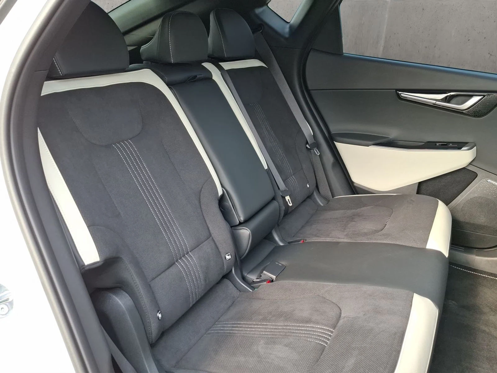 Kia EV6 GT-LINE/3205HP/AWD/CAM/CPLAY/HUD/MEMO/606q, снимка 15 - Автомобили и джипове - 55693953