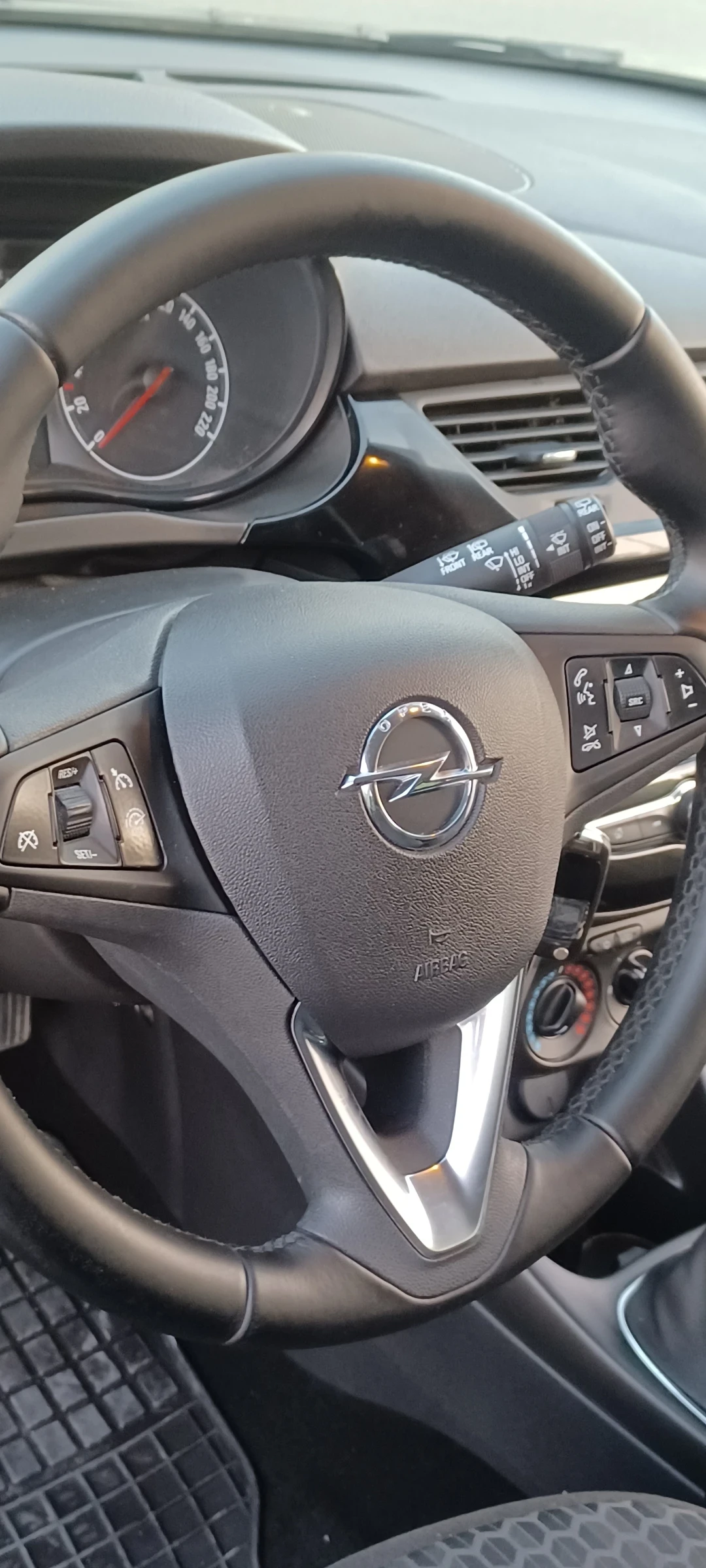 Opel Corsa 1.4 Бензин , снимка 8 - Автомобили и джипове - 56750874