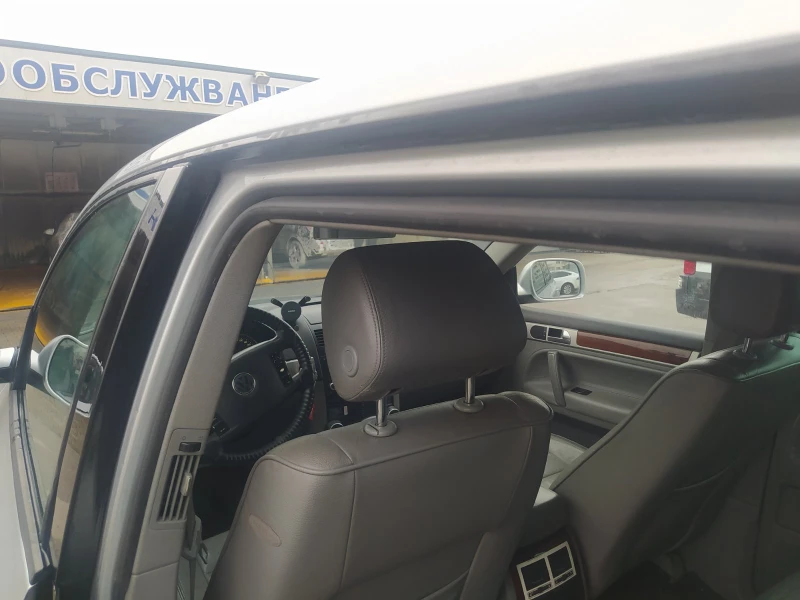 VW Touareg, снимка 10 - Автомобили и джипове - 49537586