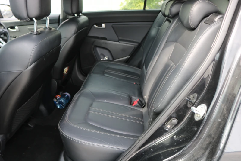 Kia Sportage 2.0 CRDI 4x4, снимка 10 - Автомобили и джипове - 50567600