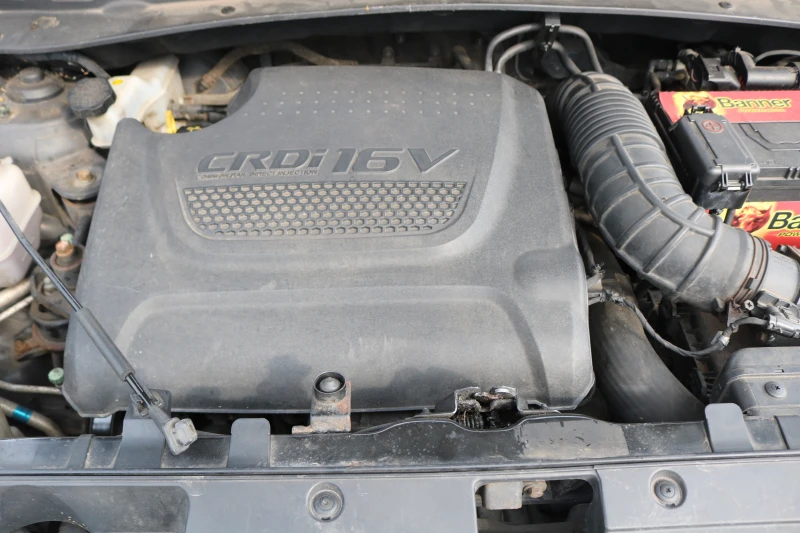 Kia Sportage 2.0 CRDI 4x4, снимка 14 - Автомобили и джипове - 50567600