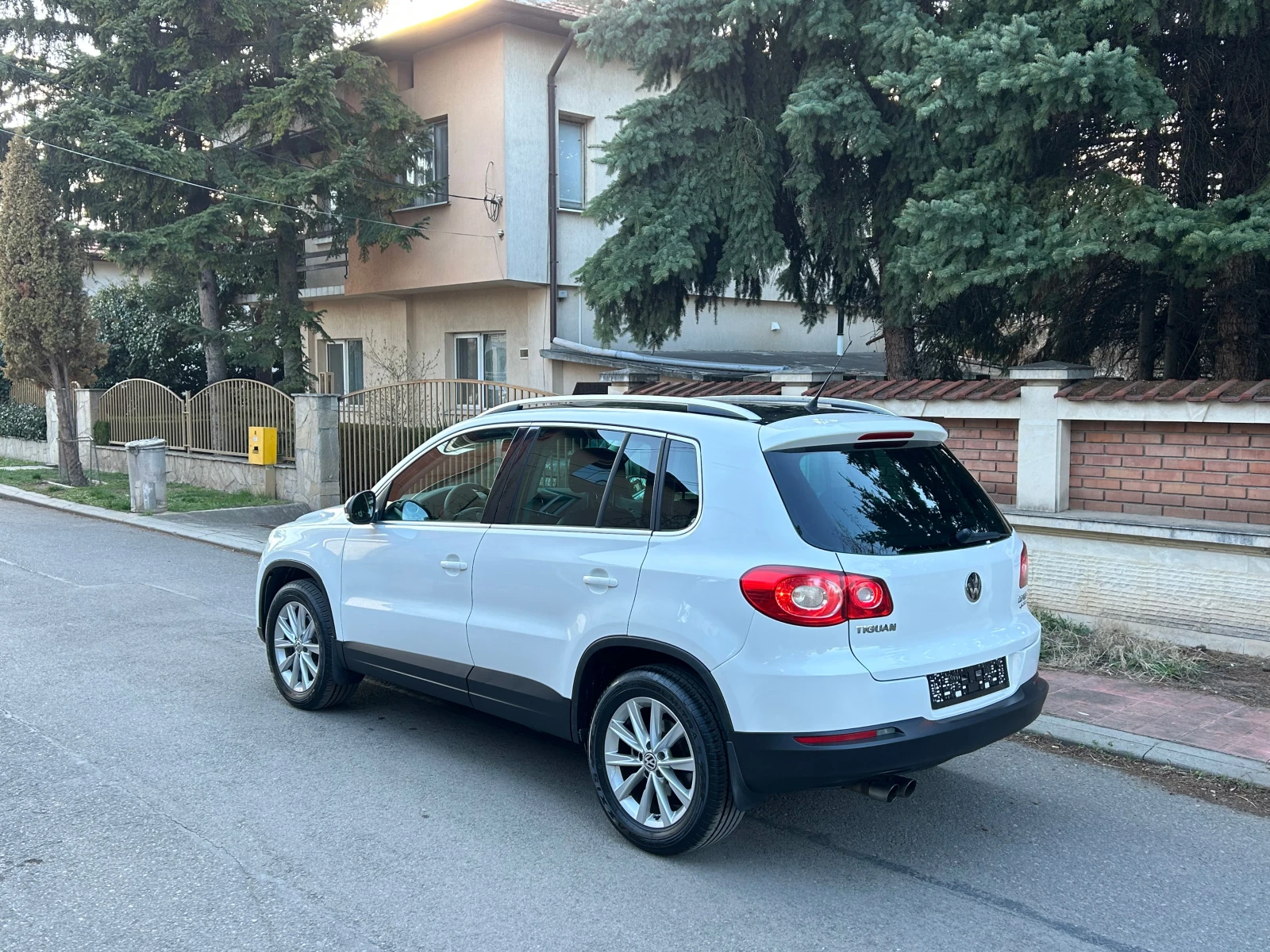 VW Tiguan 2, 0NAVI KOJA AVTOMAT 4X4 - изображение 5