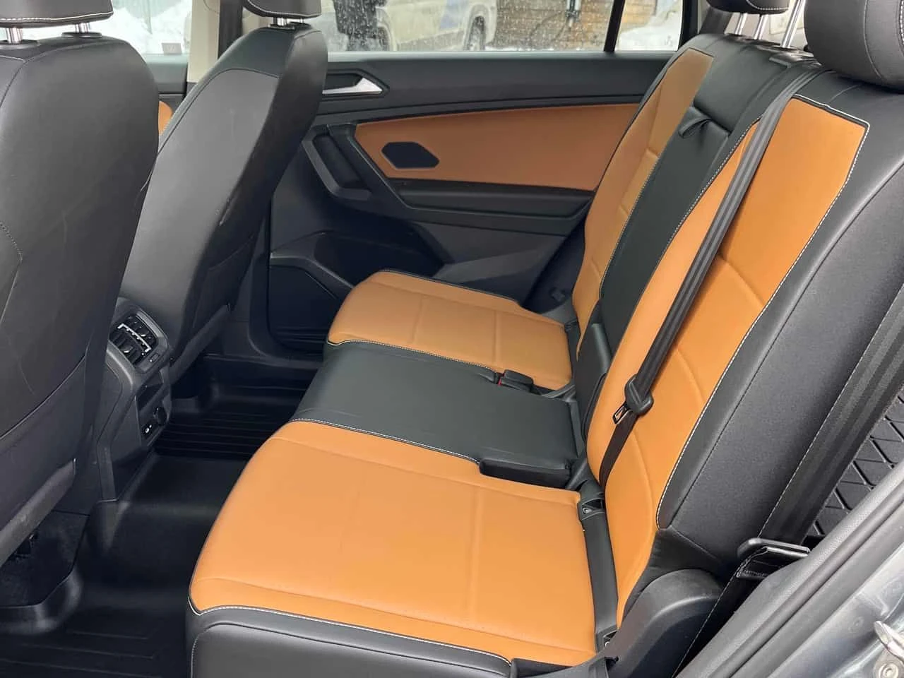 VW Tiguan /4MOTION /CARFAX / Лимитиран салон/Подгрев/Нави/ - изображение 8