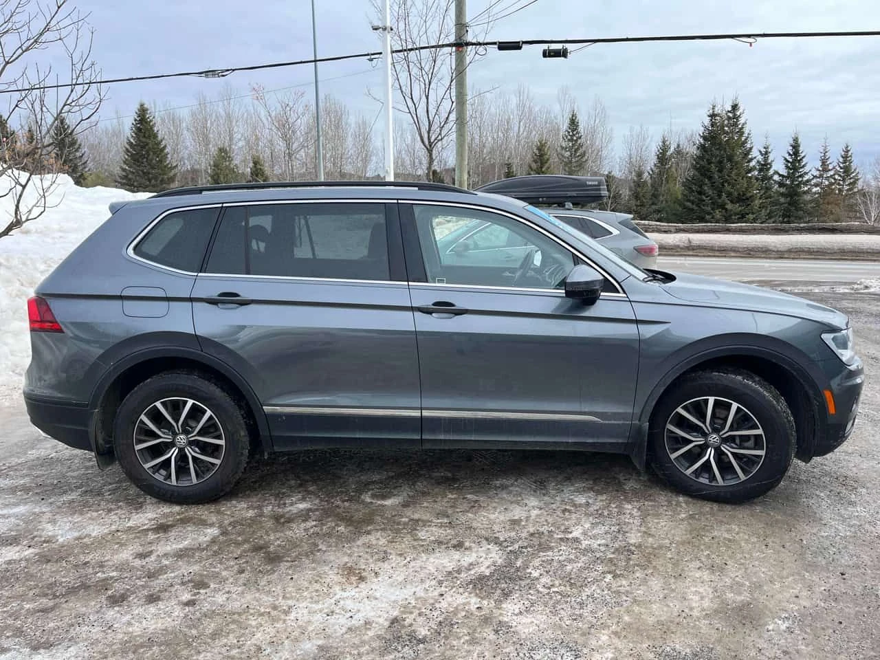 VW Tiguan /4MOTION /CARFAX / Лимитиран салон/Подгрев/Нави/ - изображение 4