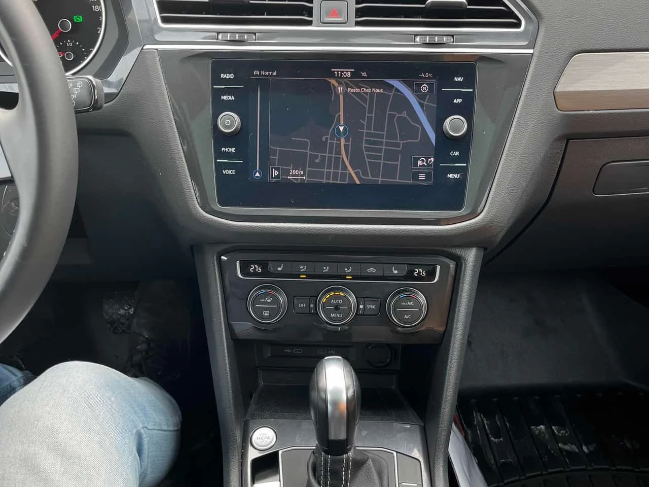 VW Tiguan /4MOTION /CARFAX / Лимитиран салон/Подгрев/Нави/ - изображение 10