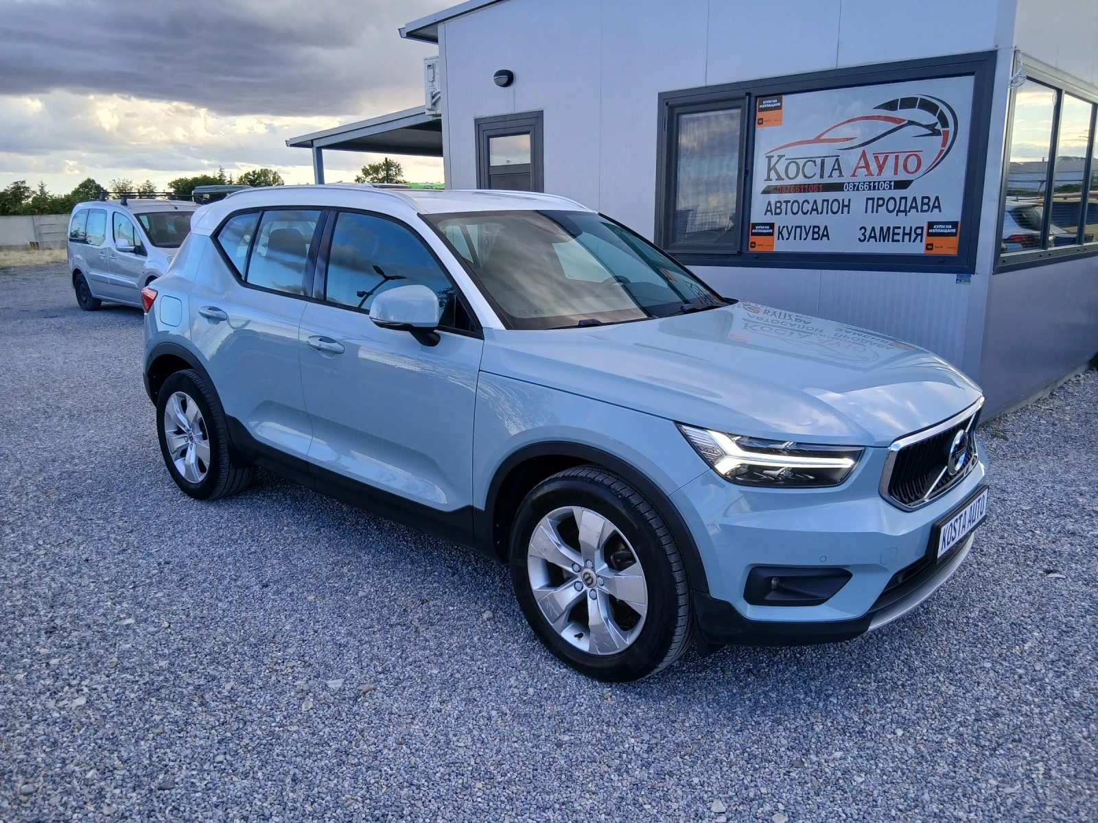 Volvo XC40 като нова 4X4, снимка 2 - Автомобили и джипове - 56200551