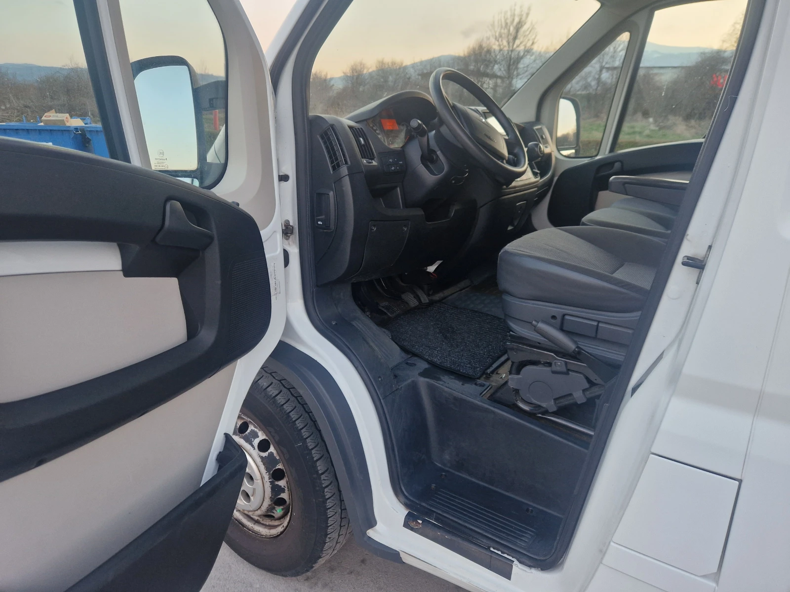 Peugeot Boxer 2.2/150кс/Фургон, снимка 9 - Бусове и автобуси - 53852147