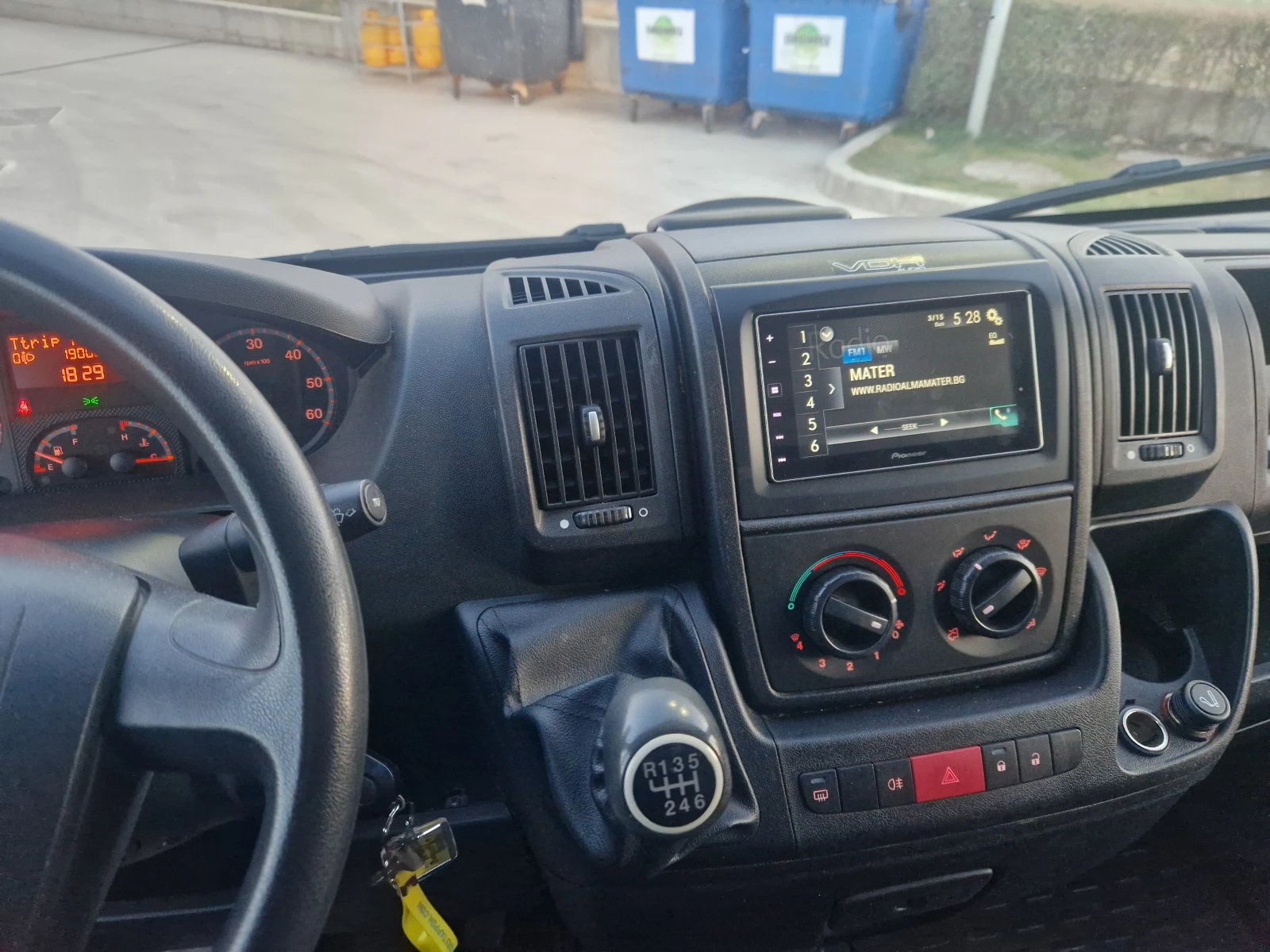 Peugeot Boxer 2.2/150кс/Фургон, снимка 16 - Бусове и автобуси - 53852147