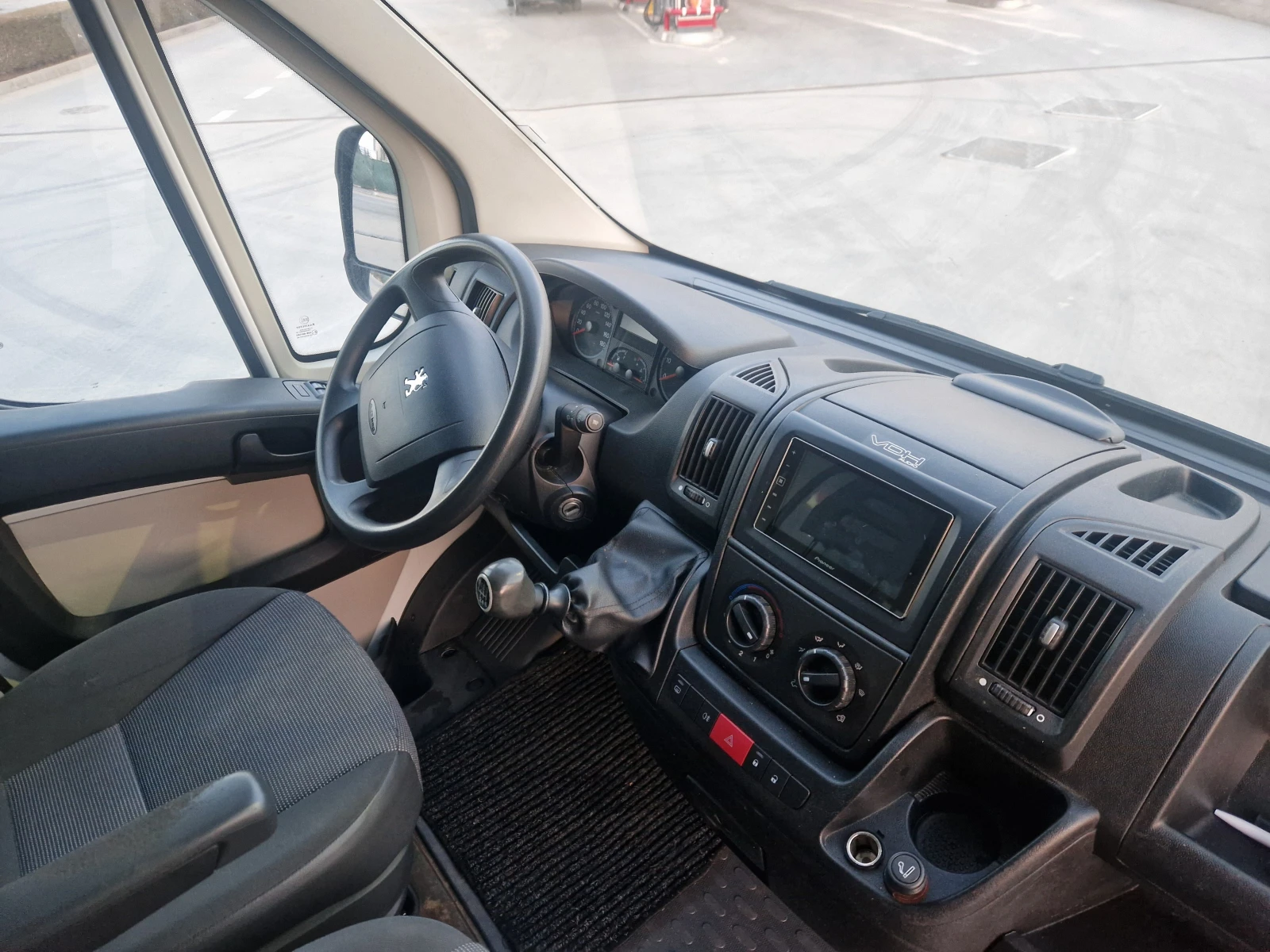 Peugeot Boxer 2.2/150кс/Фургон, снимка 12 - Бусове и автобуси - 53852147