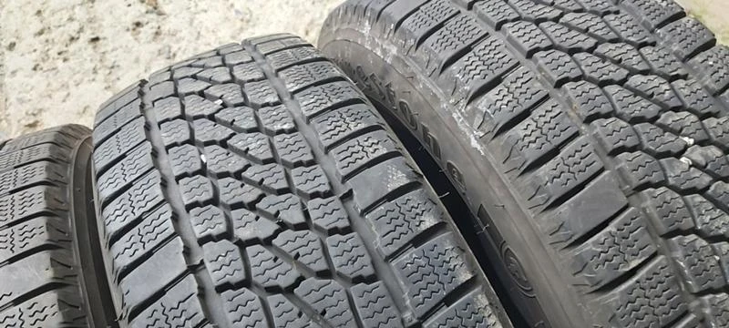 Гуми Зимни 215/65R16, снимка 3 - Гуми и джанти - 35123350