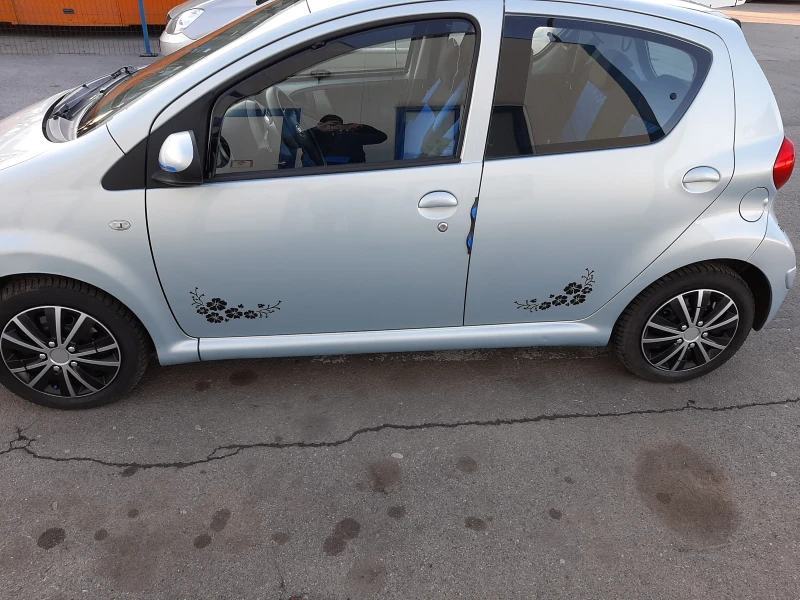 Toyota Aygo 1.0, снимка 5 - Автомобили и джипове - 48007065