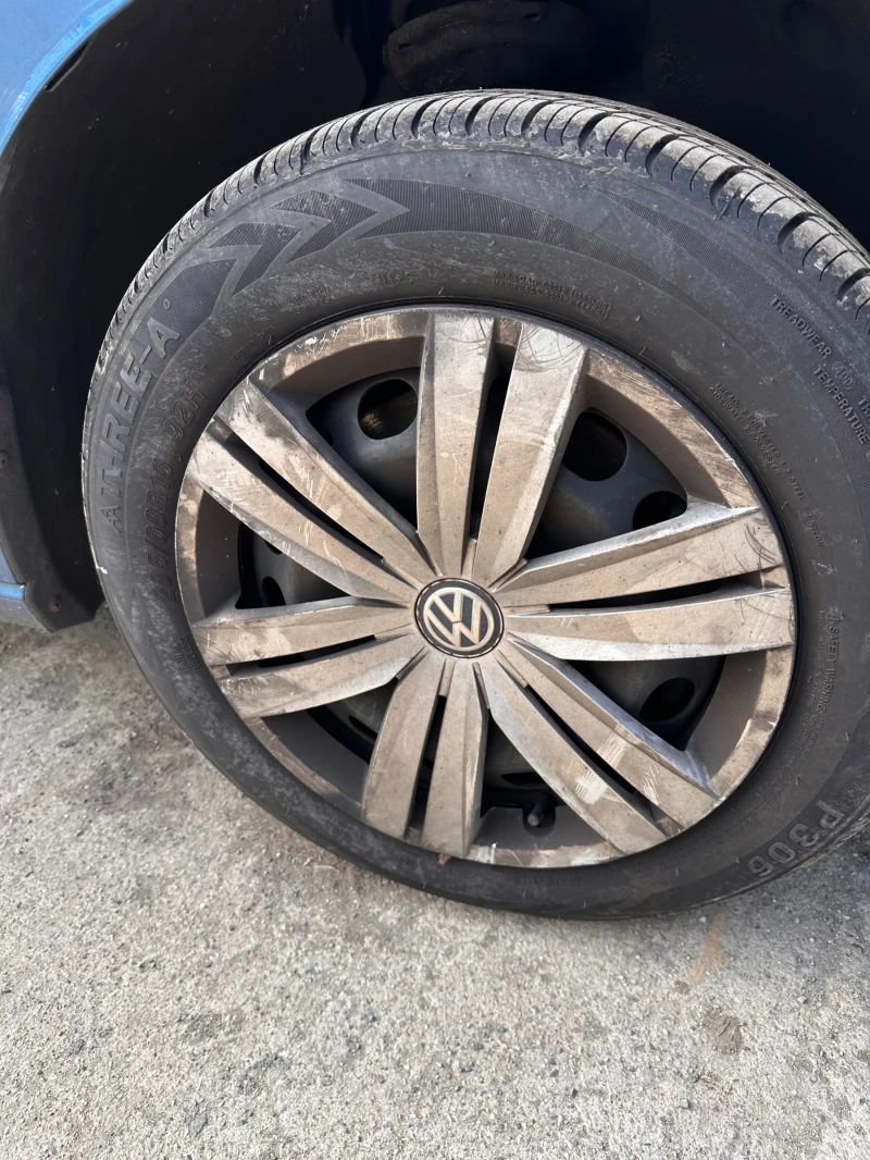 VW Touran 1.6tdi dsg, снимка 15 - Автомобили и джипове - 49048156