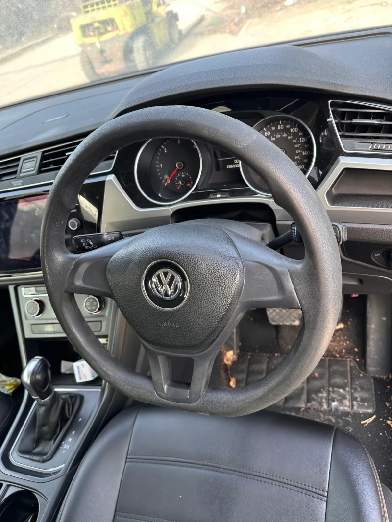 VW Touran 1.6tdi dsg, снимка 11 - Автомобили и джипове - 49048156