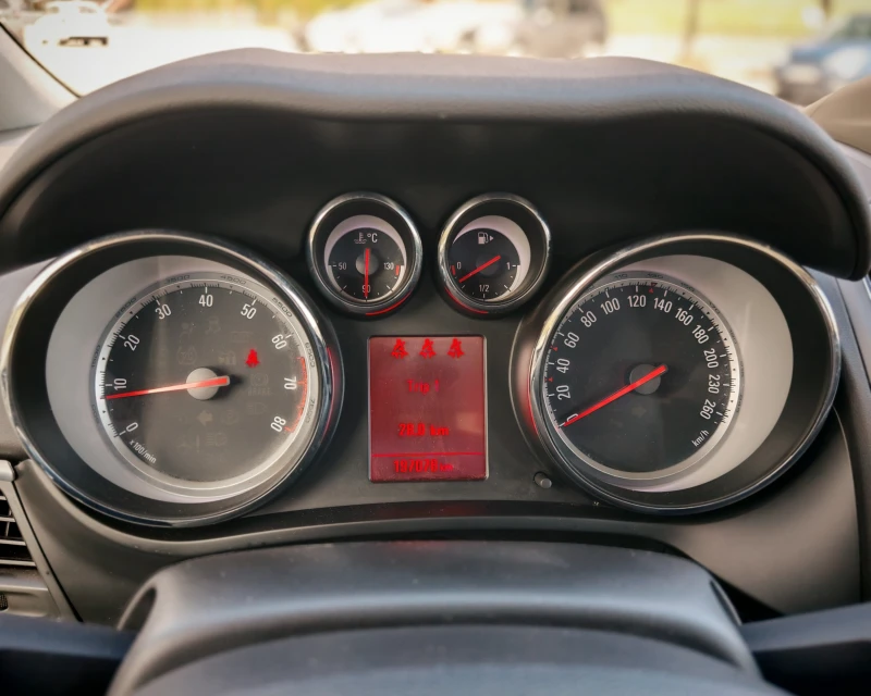 Opel Zafira Tourer 1.4T ФАБРИЧНА ГАЗ, снимка 14 - Автомобили и джипове - 49691819