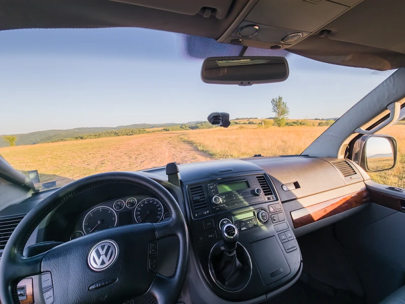 VW Multivan T5, снимка 9 - Автомобили и джипове - 52172159