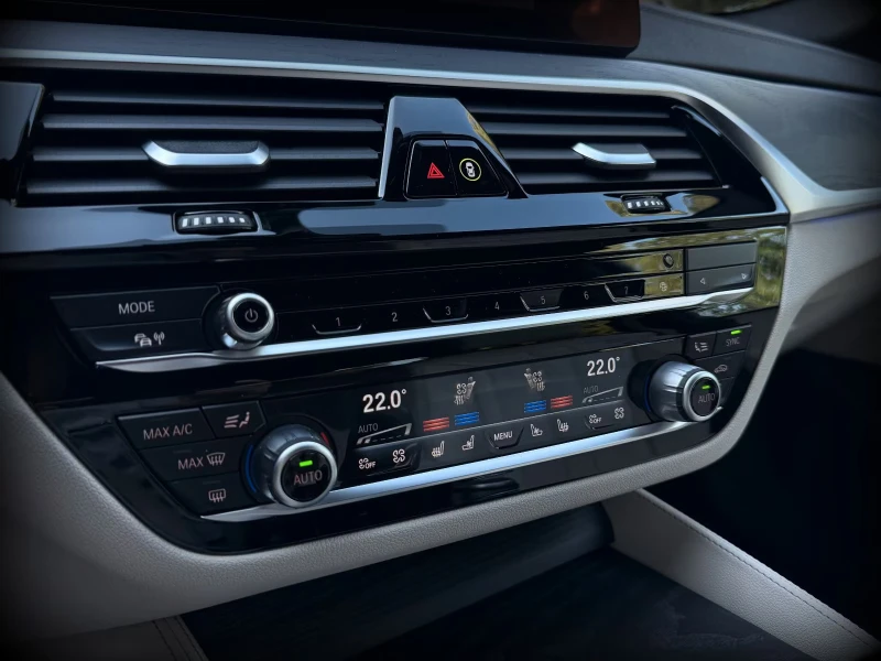 BMW 540 d/xDRIVE/HEAD-UP/360CAM/PANO/FULL/TOP/180D, снимка 10 - Автомобили и джипове - 52293086