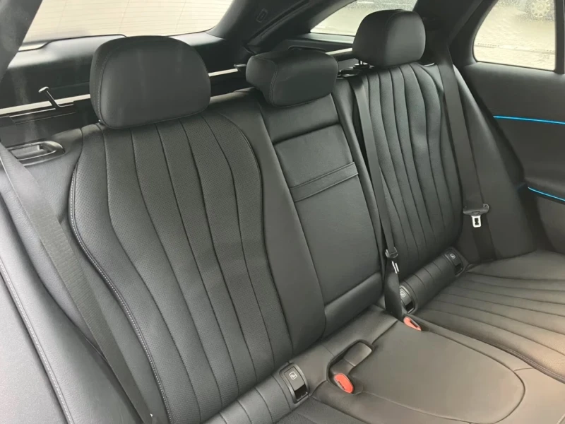 Mercedes-Benz E 300 de* 4M* T-Modell* AMG Line* Multibeam* Pano, снимка 5 - Автомобили и джипове - 52293057