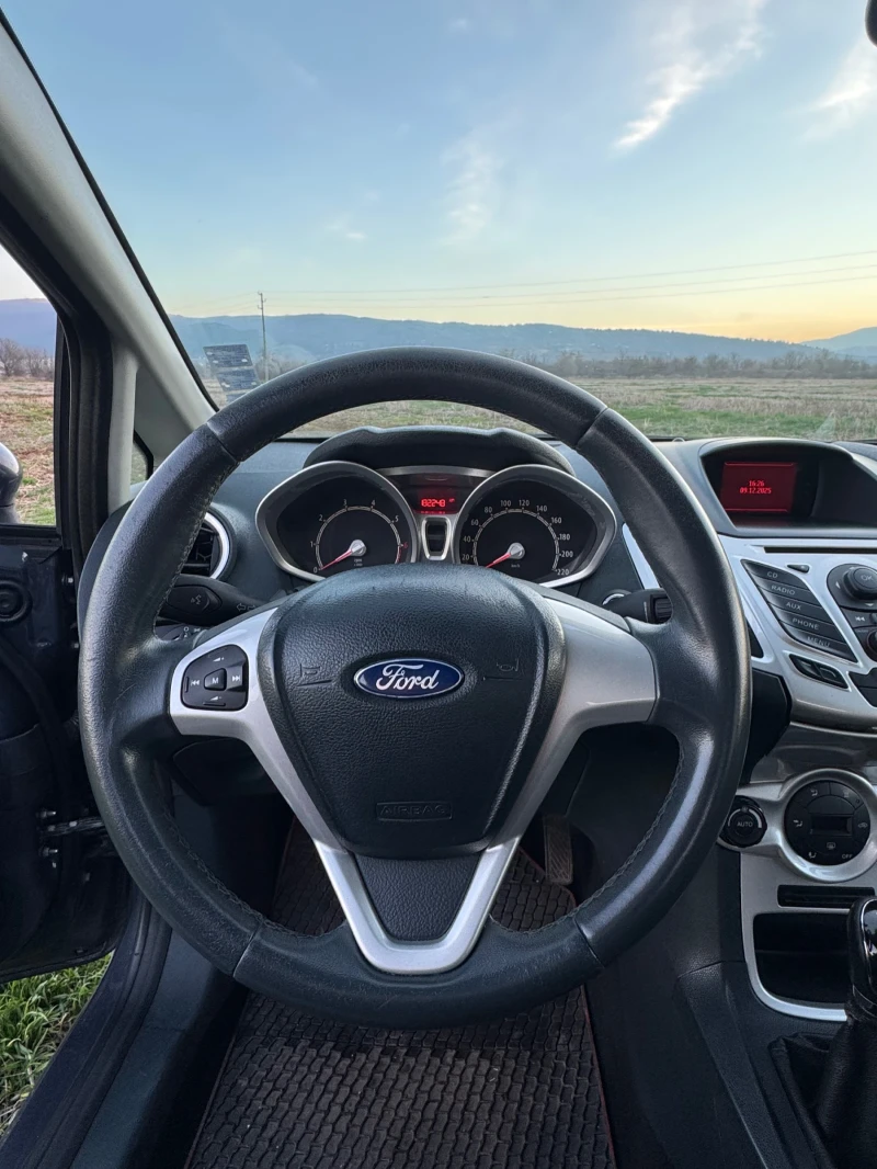 Ford Fiesta, снимка 10 - Автомобили и джипове - 52826511