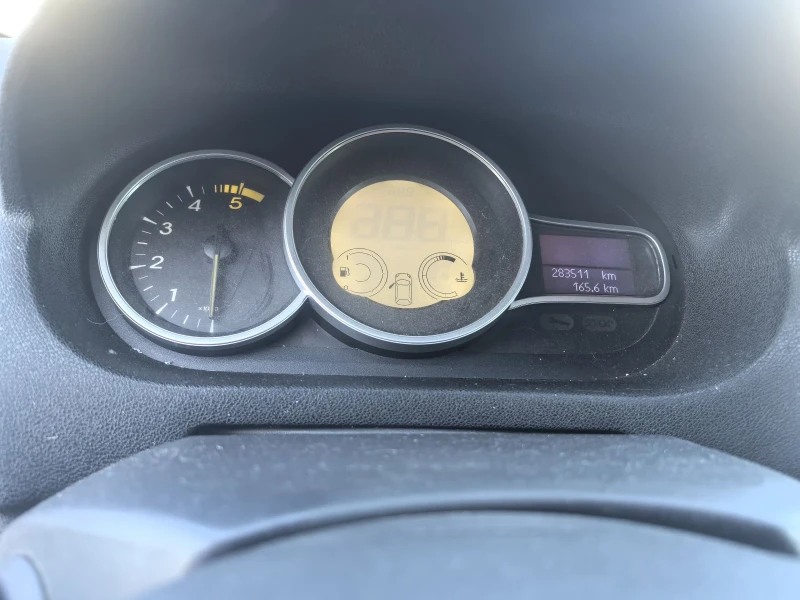 Renault Megane 1.5 dci, снимка 4 - Автомобили и джипове - 52841776