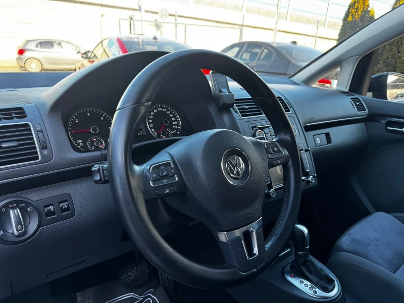 VW Touran 2.0TDI DSG LED NAVI Climatronic Camera 6+ 1 , снимка 7 - Автомобили и джипове - 53108917