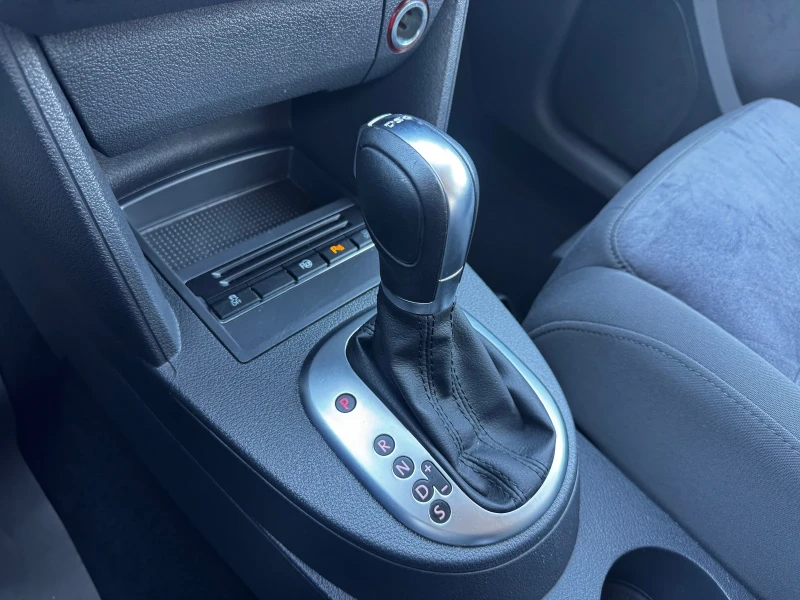 VW Touran 2.0TDI DSG LED NAVI Climatronic Camera 6+ 1 , снимка 10 - Автомобили и джипове - 53108917