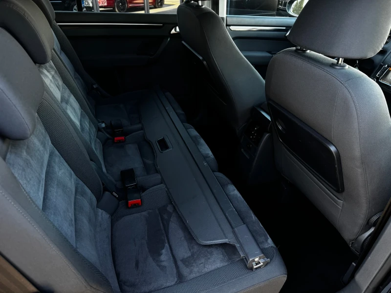 VW Touran 2.0TDI DSG LED NAVI Climatronic Camera 6+ 1 , снимка 17 - Автомобили и джипове - 53108917