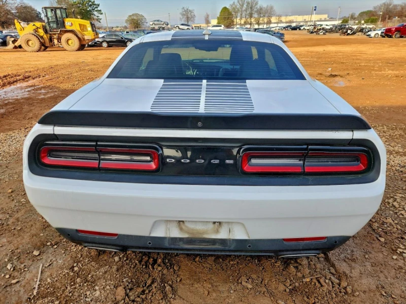 Dodge Challenger 3.6* V6* 8ZF* ПОДГРЕВ* КАМЕРА* КЕЙЛЕС* LANE* ASSIS, снимка 6 - Автомобили и джипове - 53248649