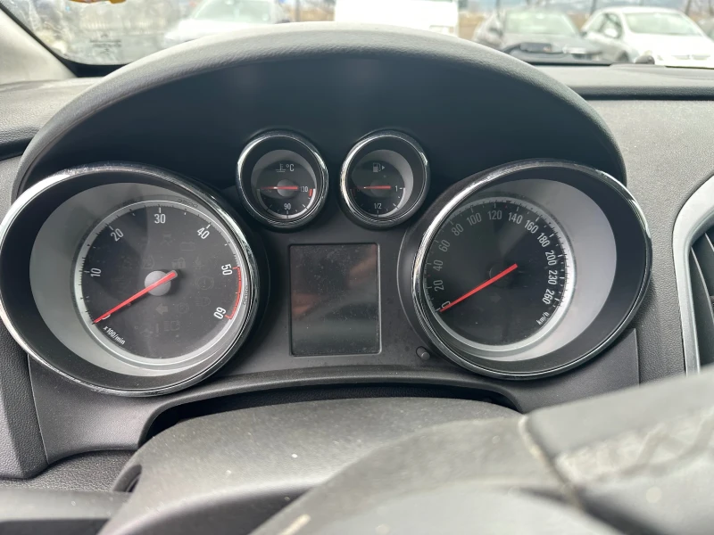 Opel Astra J, снимка 10 - Автомобили и джипове - 53385701