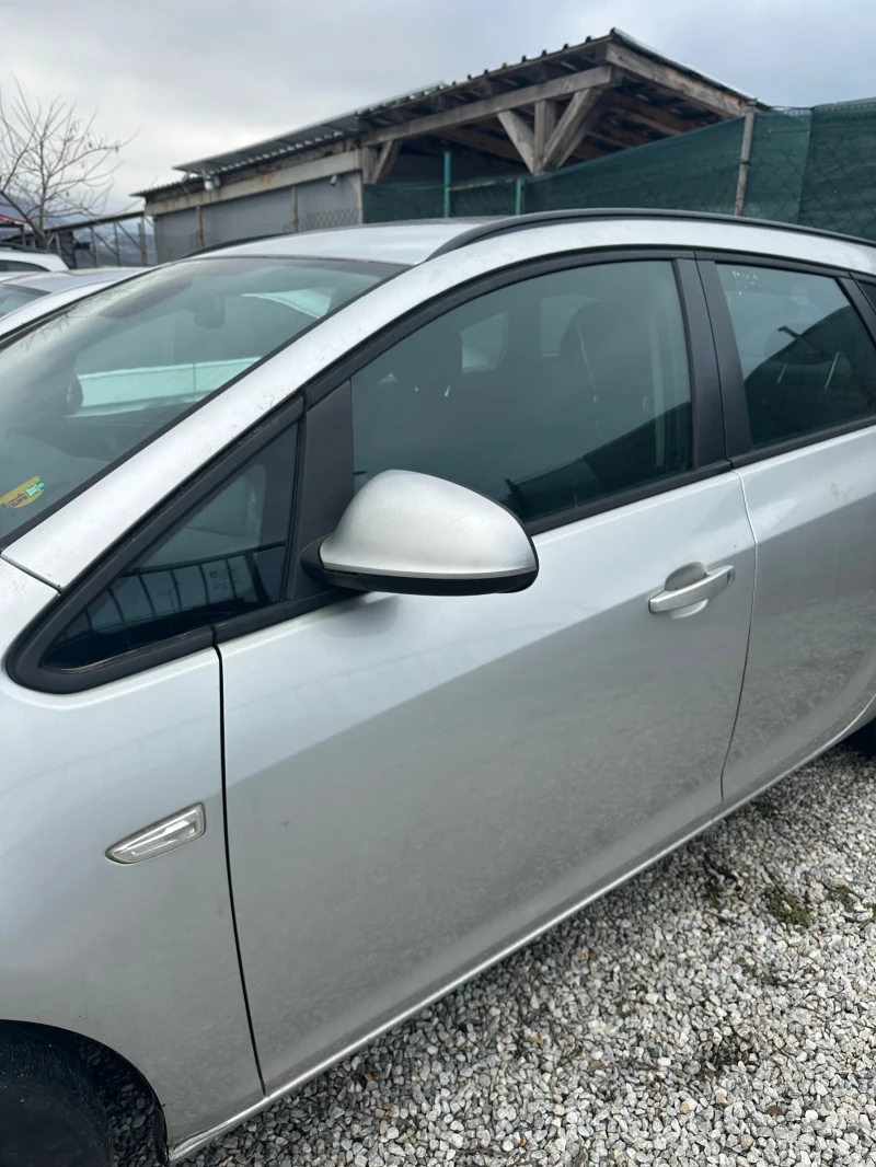 Opel Astra J, снимка 4 - Автомобили и джипове - 53385701