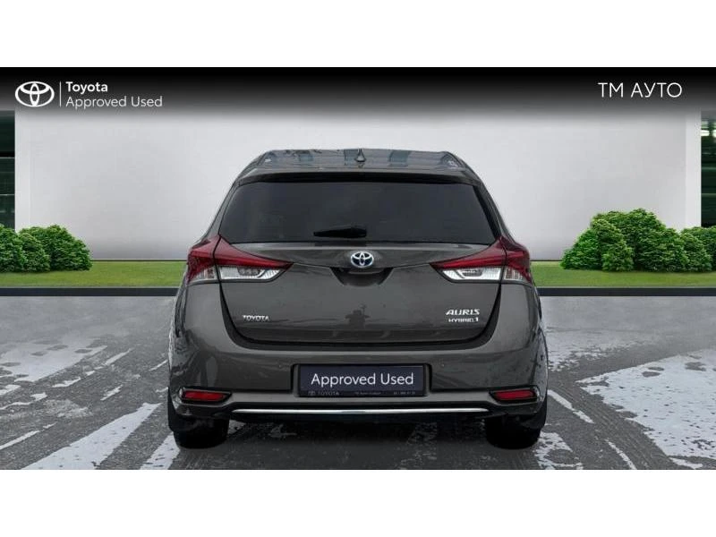 Toyota Auris 1.8 HSD Sol plus/Chic X, снимка 4 - Автомобили и джипове - 53329362