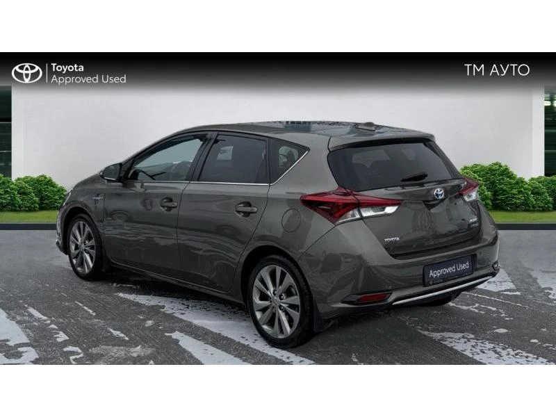 Toyota Auris 1.8 HSD Sol plus/Chic X, снимка 2 - Автомобили и джипове - 53329362