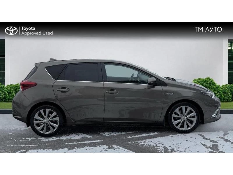 Toyota Auris 1.8 HSD Sol plus/Chic X, снимка 17 - Автомобили и джипове - 53329362