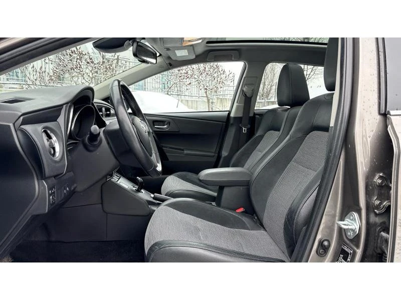 Toyota Auris 1.8 HSD Sol plus/Chic X, снимка 12 - Автомобили и джипове - 53329362